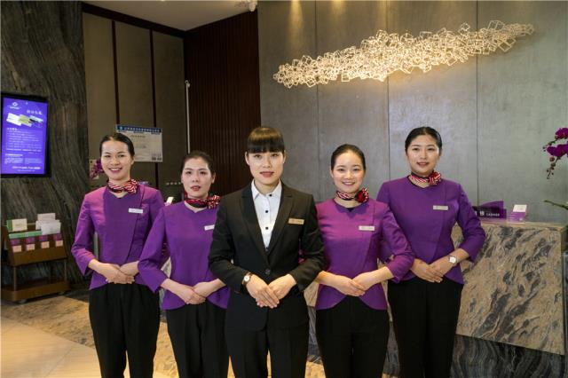 1-2、中青旅山水酒店 前臺服務員.jpg